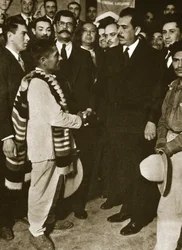 Lazaro Cardenas empfängt eine indianische Delegation, 1930er Jahre